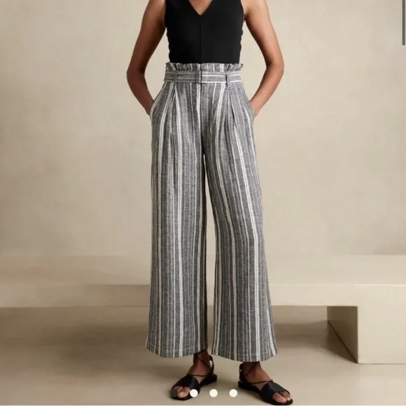 Banana Republic Linen Blend Paperbag Pants in Black Stripes Size 2