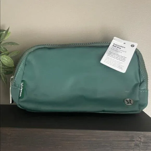 Lululemon Everywhere Belt Bag-Deep Green NWT