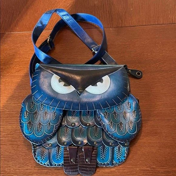 Vintage leather Blue Owl 🦉 Crossbody Bag