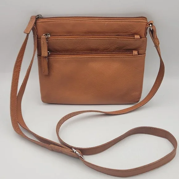 G.H. Bass & Co Brown Leather Crossbody‎ Bag Zip Top Small