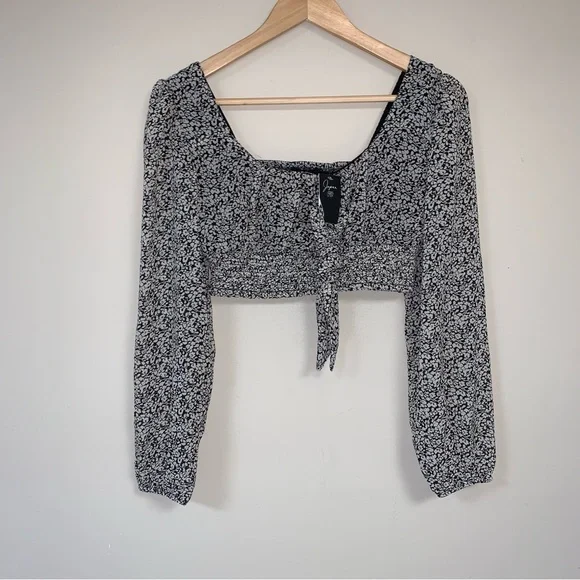🆕 NWT JAPNA Shirt Women’s Small Crop Top Puff Sleeve Floral Black White Smocked