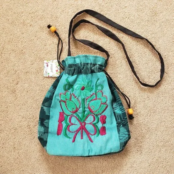 Nwt Enamorado Handmade Pouch Purse Cotton Embroidered Flowers Bouquet Med