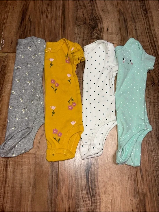Baby Girls Body Suit Bundle Carters Multicolor 4 Pieces 0-3M