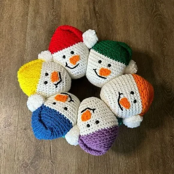 Handcrafted Crochet Snowmen Plush Wreath Cheery Colorful Christmas Decor 14”