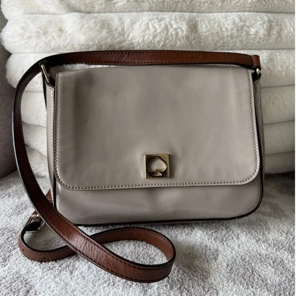 Kate Spade New York Patent Leather‎ Crossbody Bag Brown Trim Polka Dot Lining
