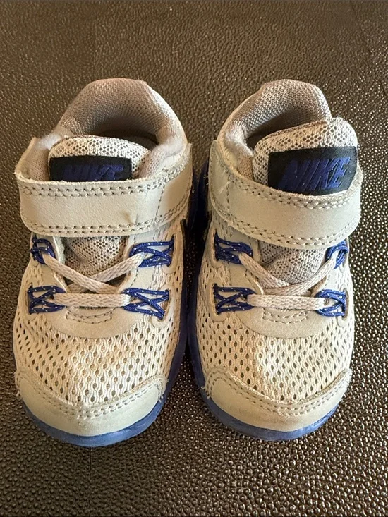 Nike Toddler Cream and Blue Mesh Sneakers size 4 C