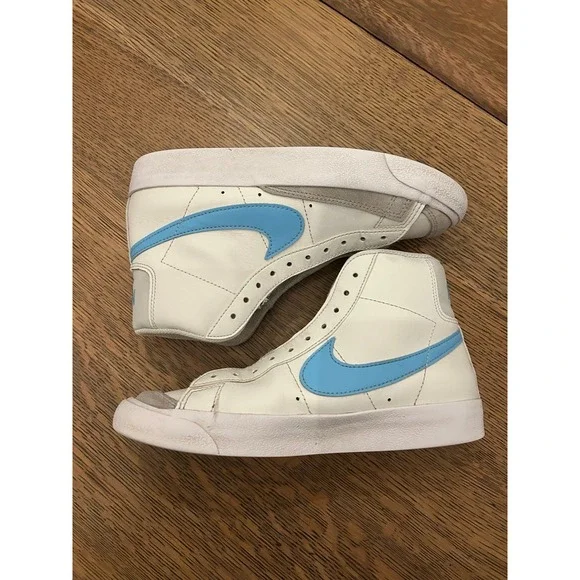 Nike Youth High-Top Sneakers‎ – Size 5