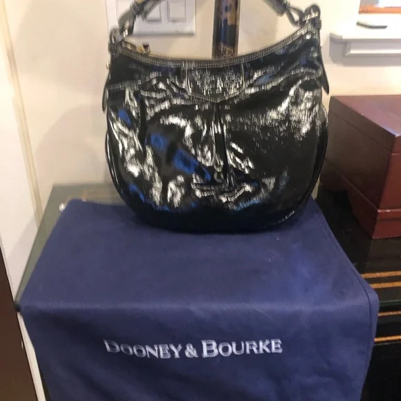 Dooney & Bourke PREOWNED BLACK PATENT Hobo