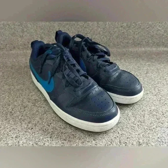 VGUC (just bc worn-only a handful of times), Youth Nike Size 5.5Y