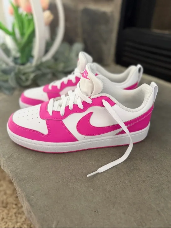 Nike Court Low Sneakers – Youth Size 7Y (or women’s 8.5)