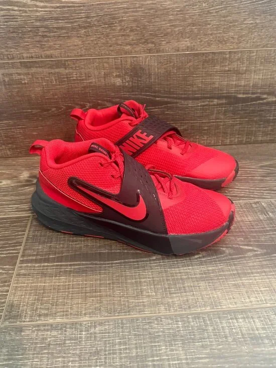 Nike Team Hustle D 12 Big Kid’s Basketball Shoes – Size 7Y