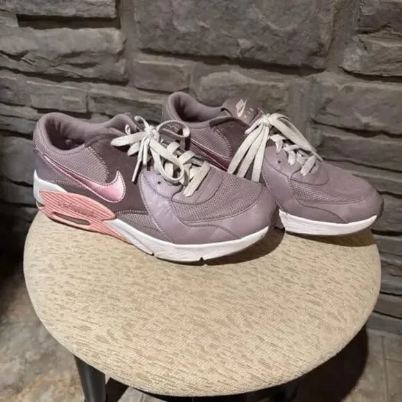 Nike Air Max cd6894-200 Girl Youth Size 6.5Y Condition is Pre-owned.