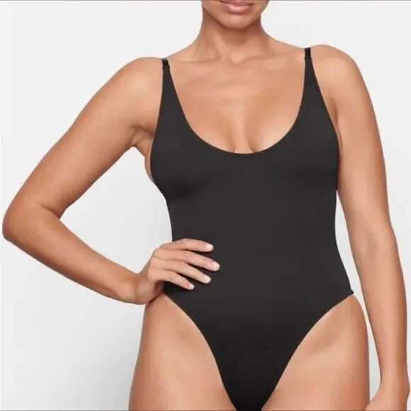 NWT SKIMS Scoop Neck One Piece In Onyx Black Sexy Cheeky Swimsuit
