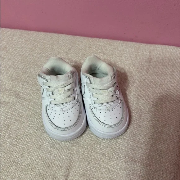 Nike Kids White and Gray Sneakers size 4.5c