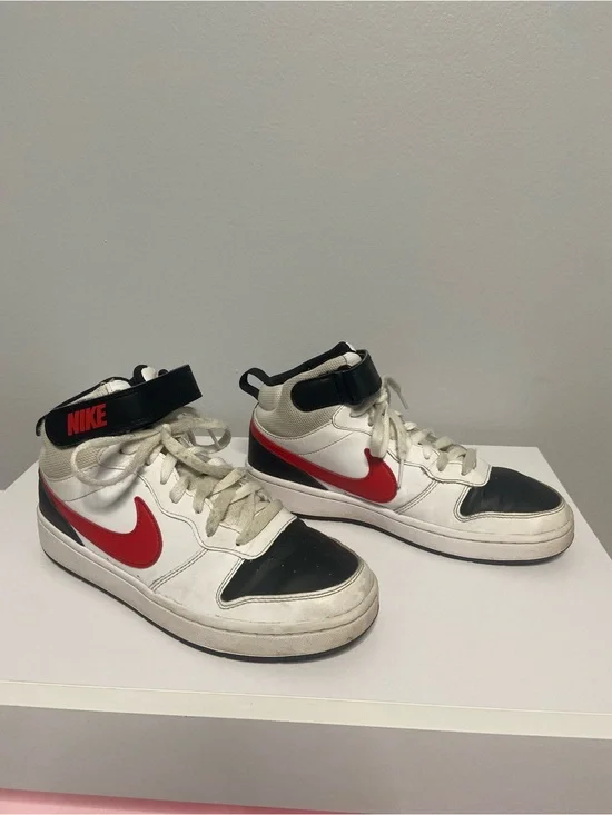 Nike Boys Big Kid Court Borough Mid 2 Sneakers, Size : 6Y