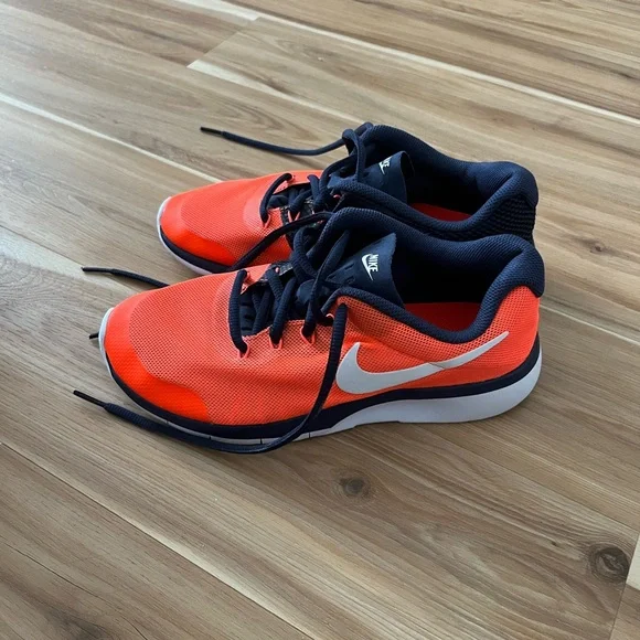 Nike youth / kids sneakers
