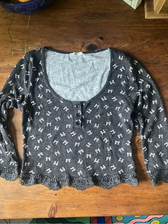 Intimately free people Dark Gray/black  Lace-Hem Long Sleeve crop Top Sz M