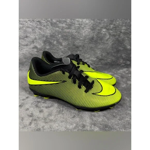 1Y Nike Jr. Bravata II FG Soccer Cleats Low Top Lace Up Black Volt