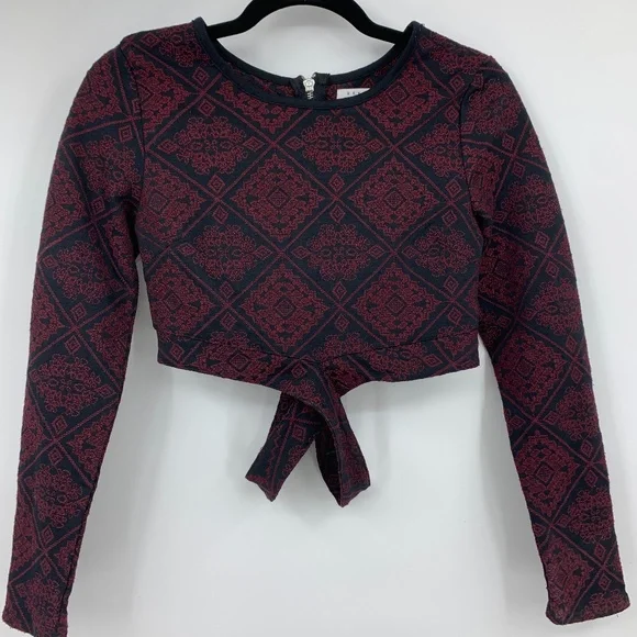 Kendall‎ and Kylie crop top XS embroidery