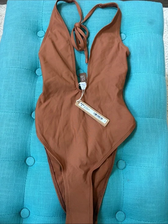 Skims classic swim deep plunge One-Piece Swimsuit – bronze-size S