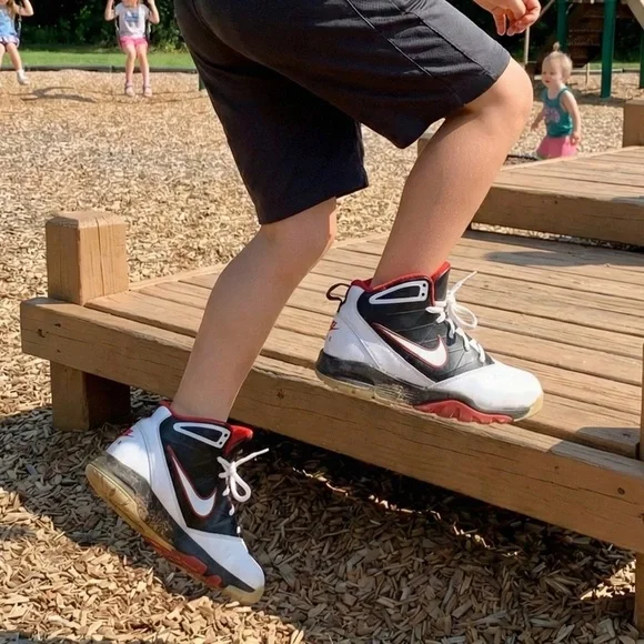 Nike Kids Black and Red Sneakers Sz 5