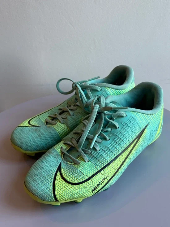 Nike Mercurial Vapor Soccer Cleats, Youth Size 2.5, Dynamic Turquoise/ Lime Glow