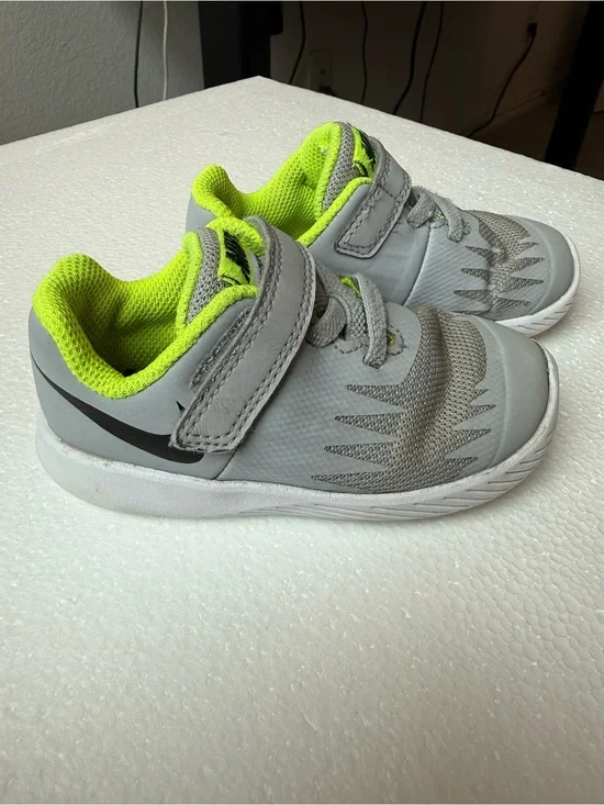 Nike Kids Gray Sneakers with Neon Green Lining