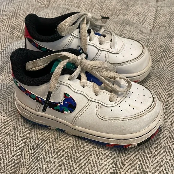 Nike “melted crayon” Force 1 size 7