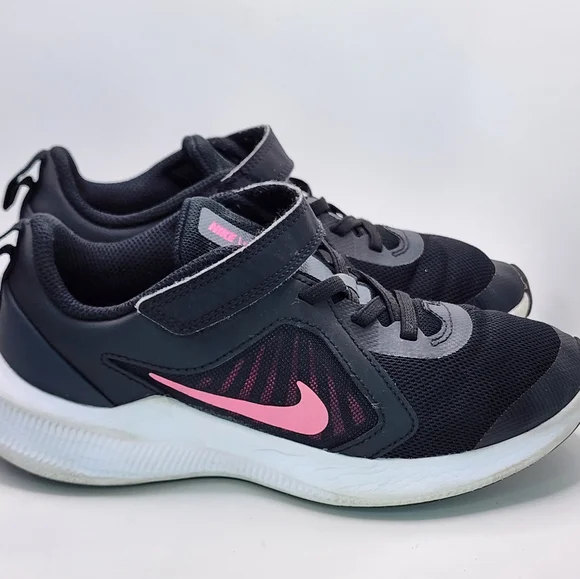 Nike Unisex-Child Star Runner 2 (PSV) Sneaker Size 5Y