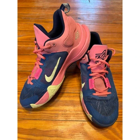 Nike Giannis Immortality 2 Youth 7,‎ Women's 8.5