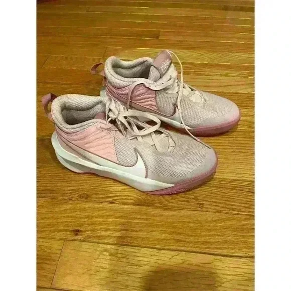 Nike Team Hustle D 10 GS Kids Basketball Shoes Pink Foam Size 5Y