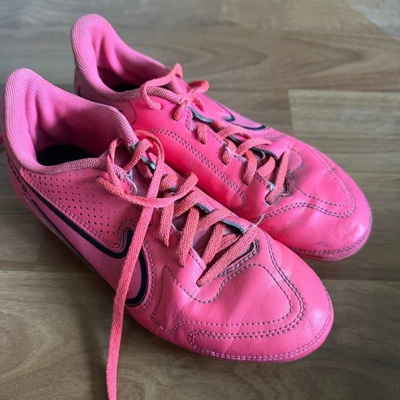 Nike Tiempo‎ Indoor Soccer Cleats Pink Youth Size 5Y DA1331600