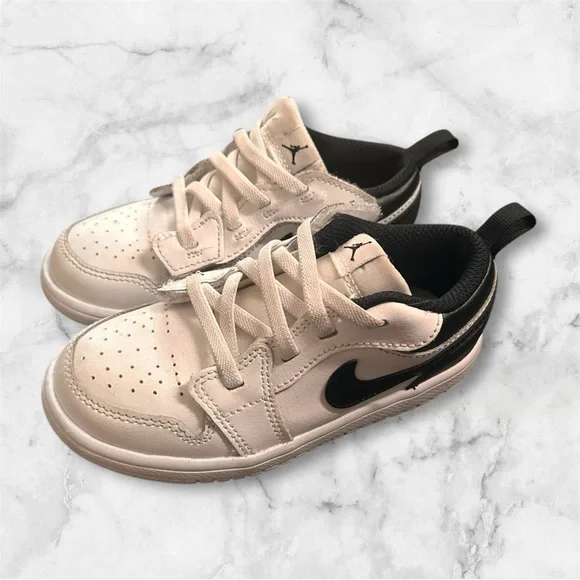 Nike Jordan AJ 1low toddler white and Black Sneakers sz 10C, 015