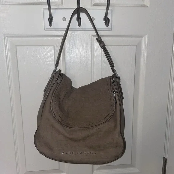 Marc Jacobs Hobo Shoulder Bag Greige Tan Purse Crocodile Embossed Leather