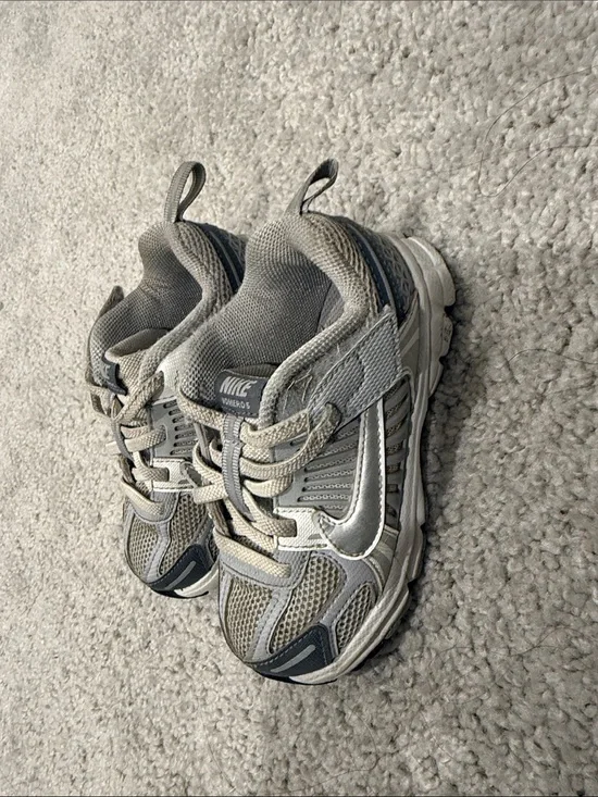 Nike grey vomeros
