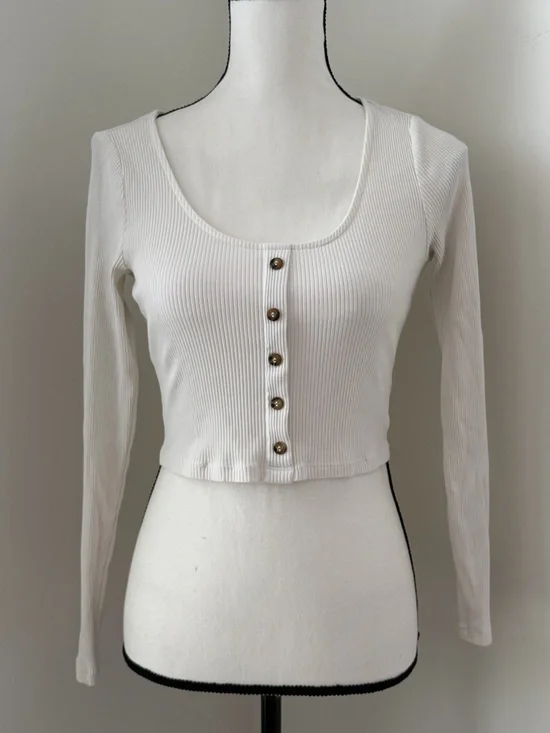 H&M White Ribbed Scoop-Neck Faux Button Crop Top