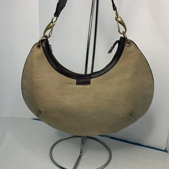 Gucci crescent handbag comes with COA