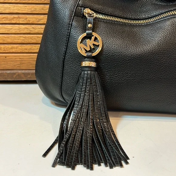 EUC Michael Kors tassel hobo black, pebble leather, satchel shoulder bag