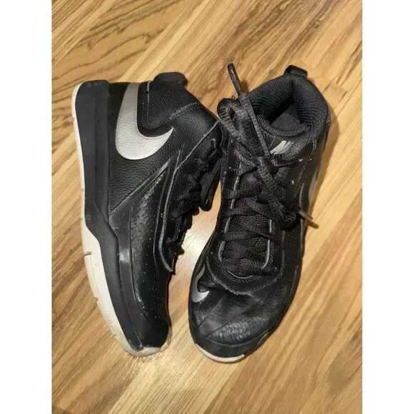 Nike Team Hustle D7‎ Boys Basketball Sneaker Shoes Black Size 1Y 1 Youth