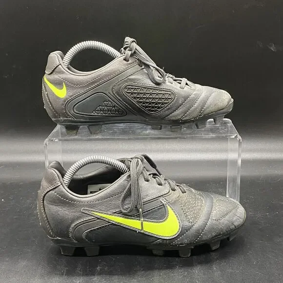 Nike CTR 360 2011 Rare 429538-070 Youth Size 2.5Y Soccer Cleats Shoes GUC