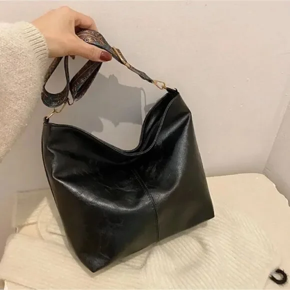 Black Hobo Style Purse Bag