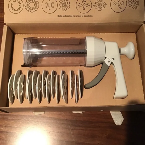 NEW The Pampered Chef Cookie Press Original #1525 White 16 Discs‎ Damaged Box