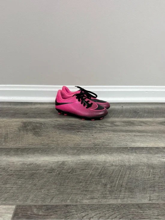 Nike Kids Pink Soccer Cleats‎