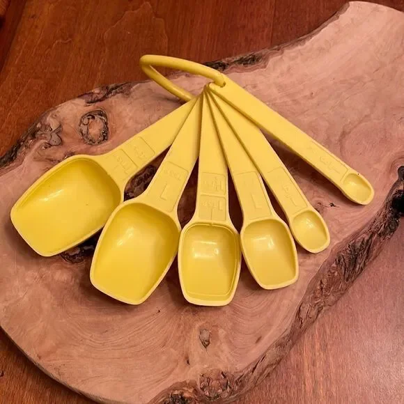 Set of 6 Daffodil Yellow Measuring Spoons