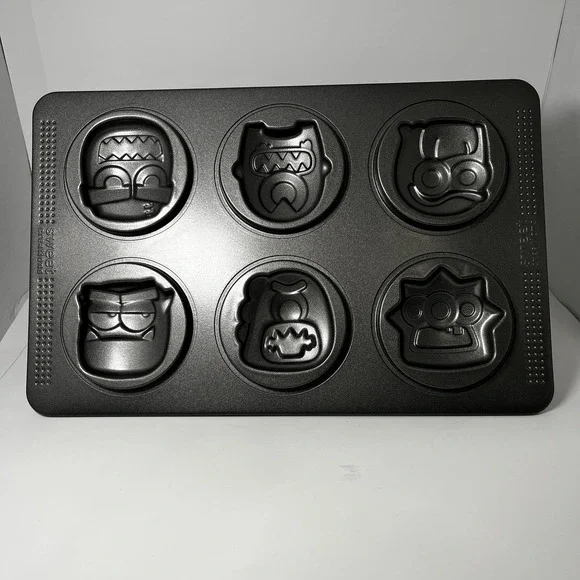 Sweet Creations Monster Halloween Cookie Baking Pan 6‎ Cavities/ MOLDS