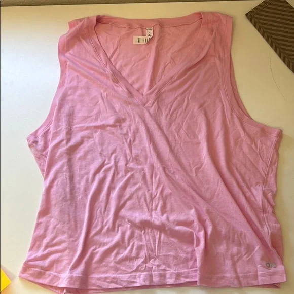 ALO Yoga Women's Light Pink V-Neck Tank Top