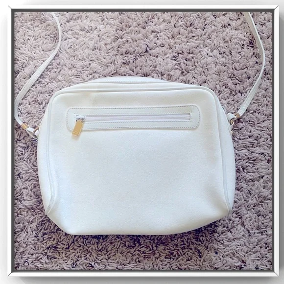 🎉HP 10/30🎉 Authentic Gucci Vintage Crossbody bag, *RARE* ALL White