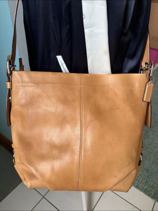 Coach SoHo F15084  convertible bag  shoulder /Crossbody  smooth leather tan EUC