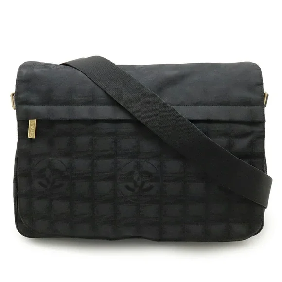 CHANEL Black Shoulder Bag