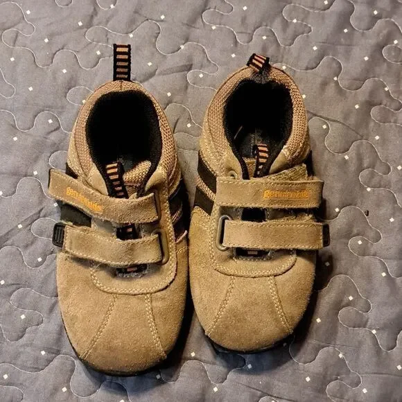 OshKosh B'gosh sneakers size 10